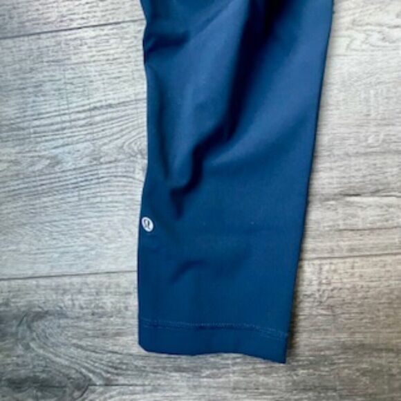 Lululemon navy reflective running leggings cropped pockets zipper pocket - Picture 5 of 9